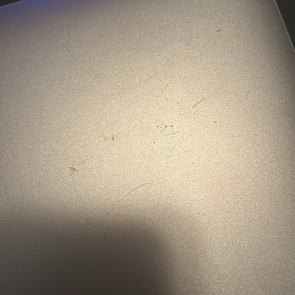 Apple MacBook - Picture 2 of 6